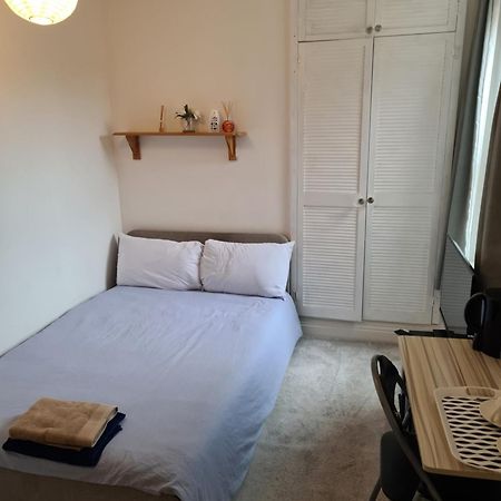 A Private & Beautiful Bedroom With Shared Bathroom In The Heart Of Борнмут Экстерьер фото