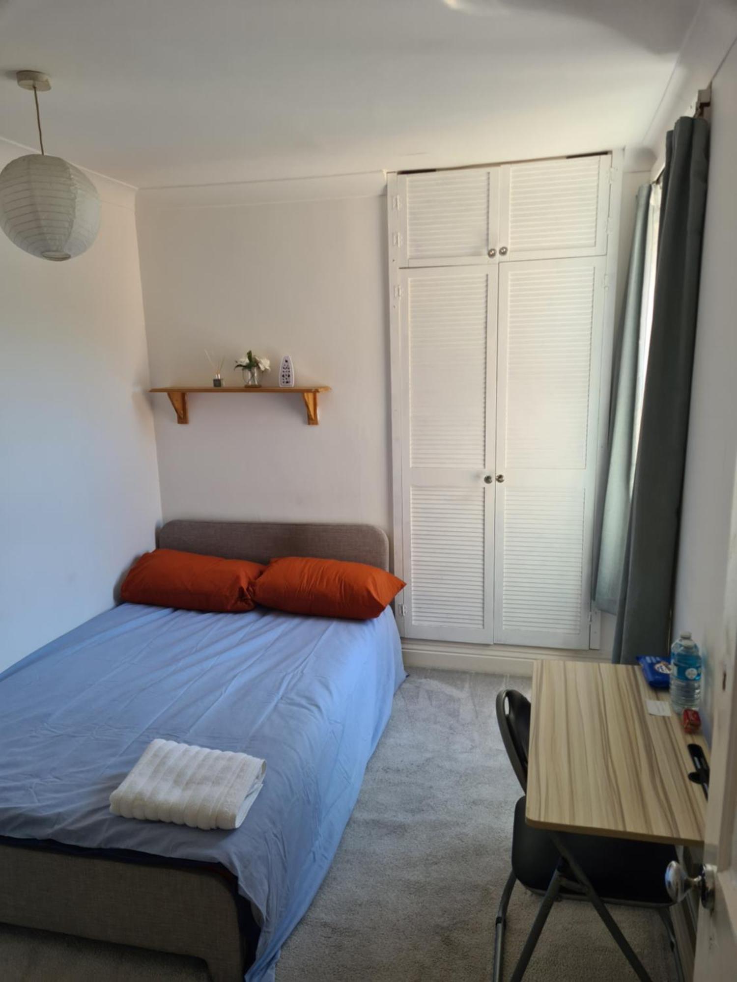 A Private & Beautiful Bedroom With Shared Bathroom In The Heart Of Борнмут Экстерьер фото