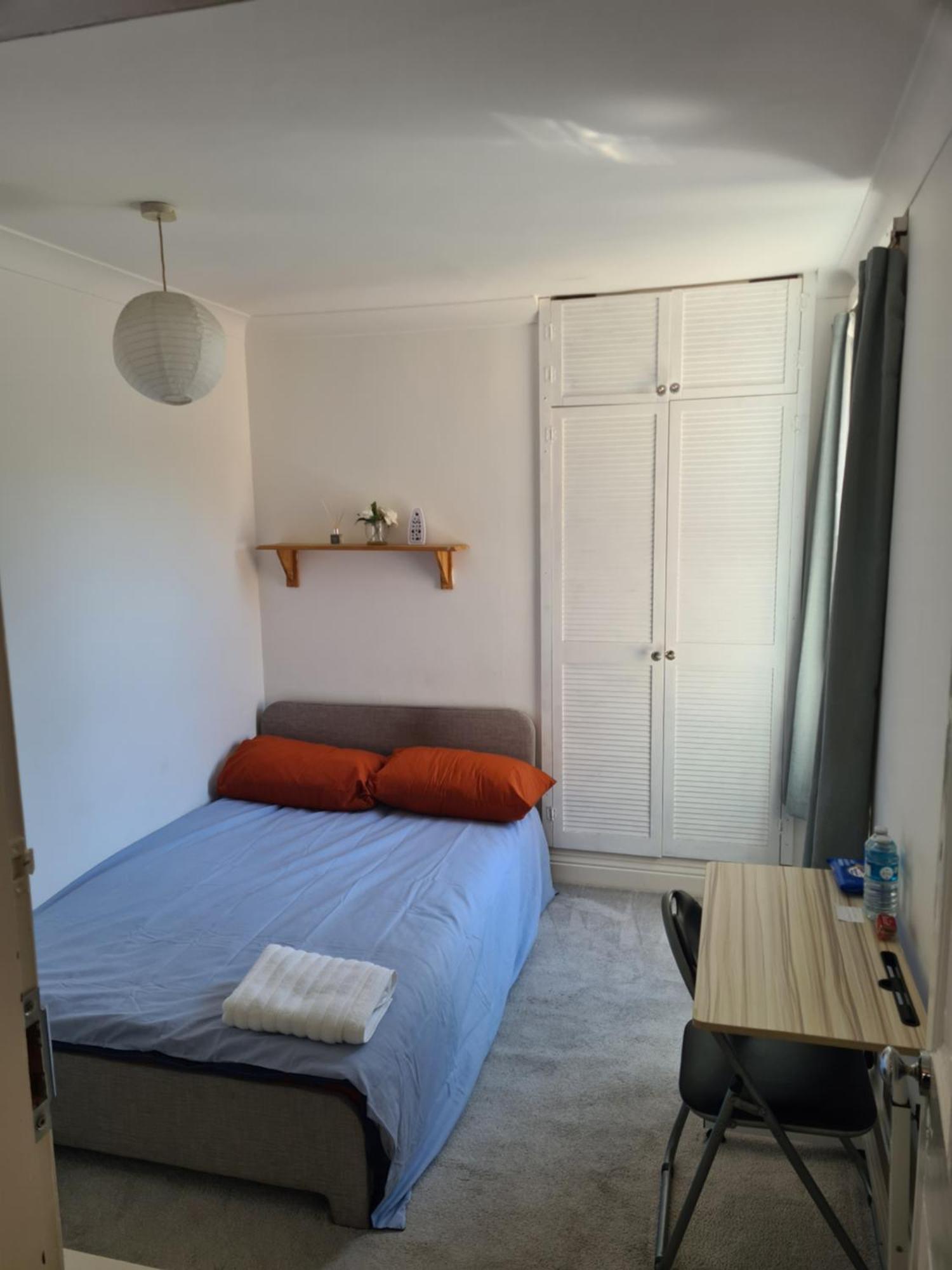 A Private & Beautiful Bedroom With Shared Bathroom In The Heart Of Борнмут Экстерьер фото