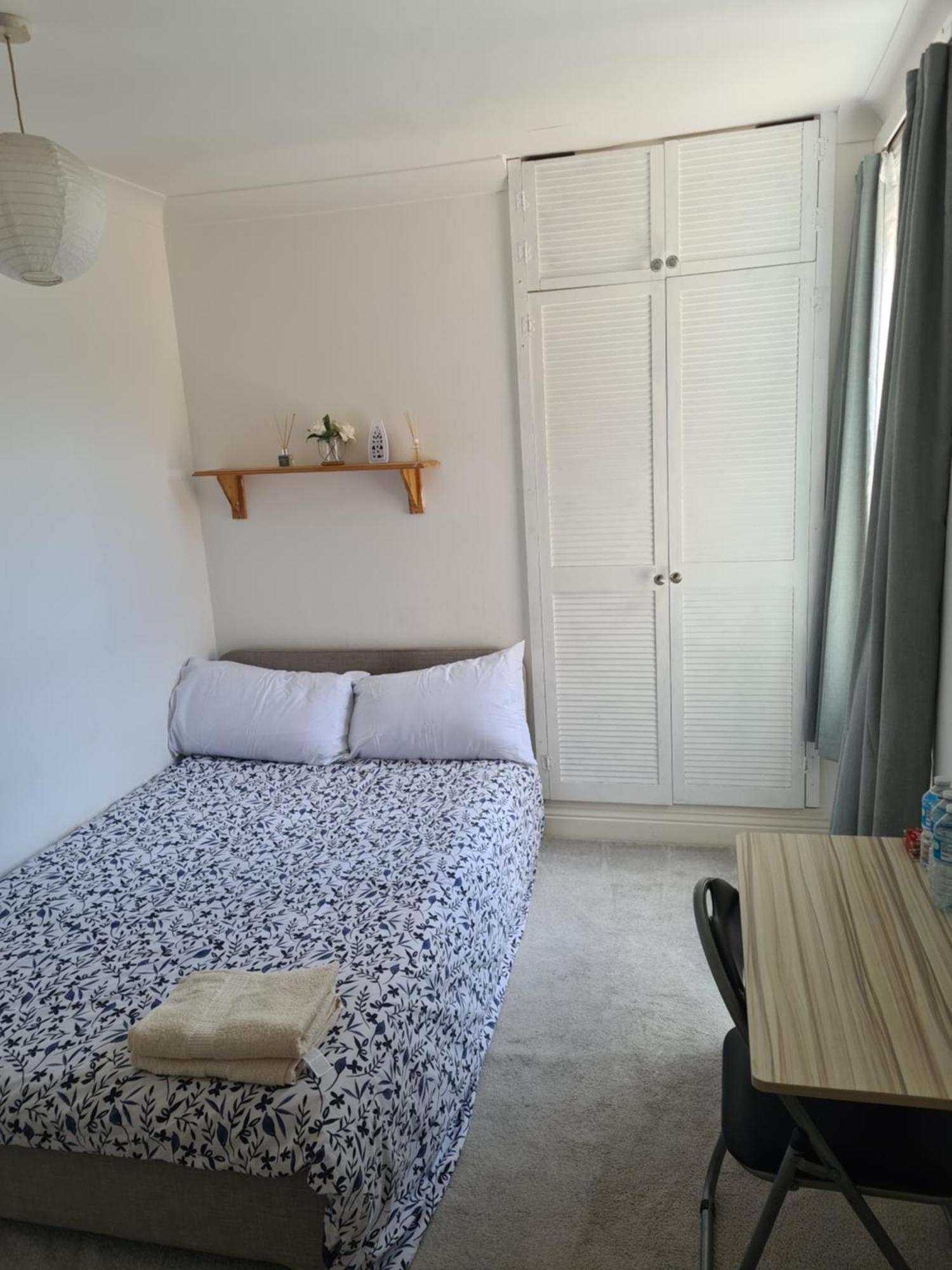 A Private & Beautiful Bedroom With Shared Bathroom In The Heart Of Борнмут Экстерьер фото