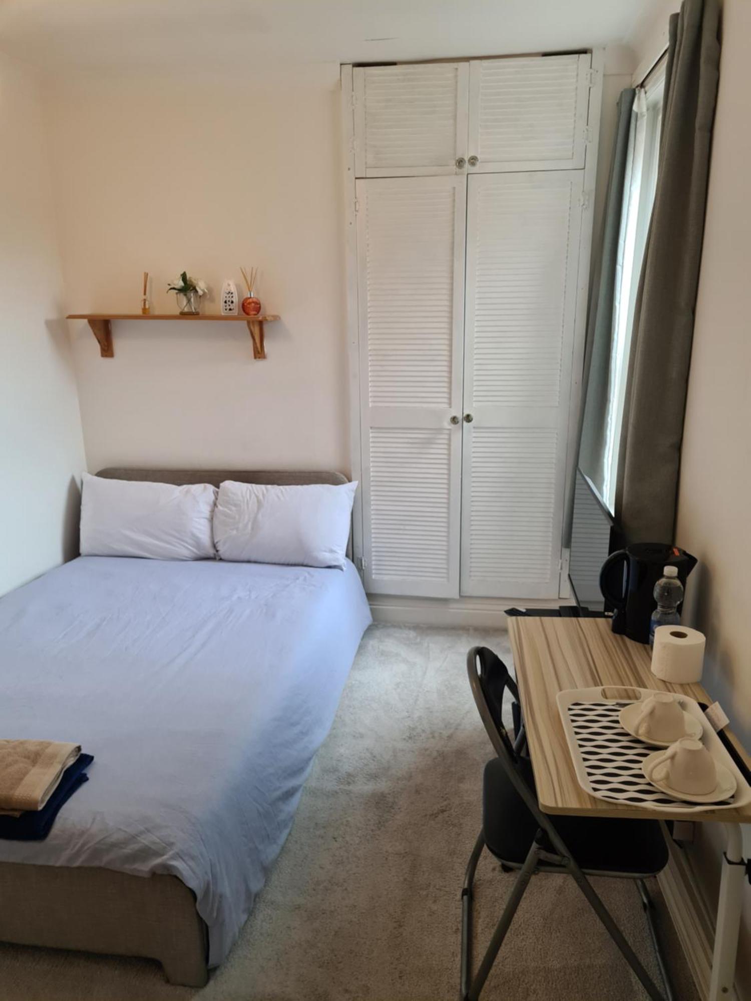 A Private & Beautiful Bedroom With Shared Bathroom In The Heart Of Борнмут Экстерьер фото