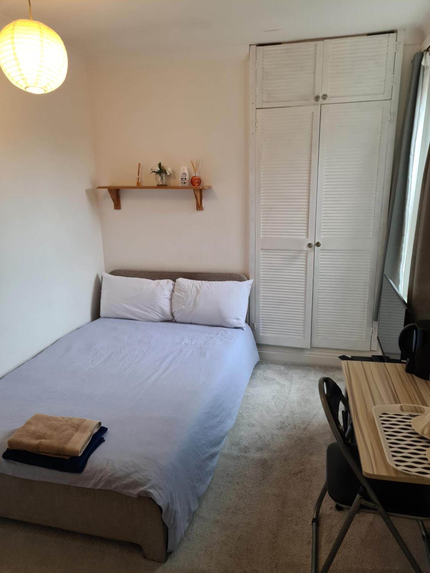 A Private & Beautiful Bedroom With Shared Bathroom In The Heart Of Борнмут Экстерьер фото