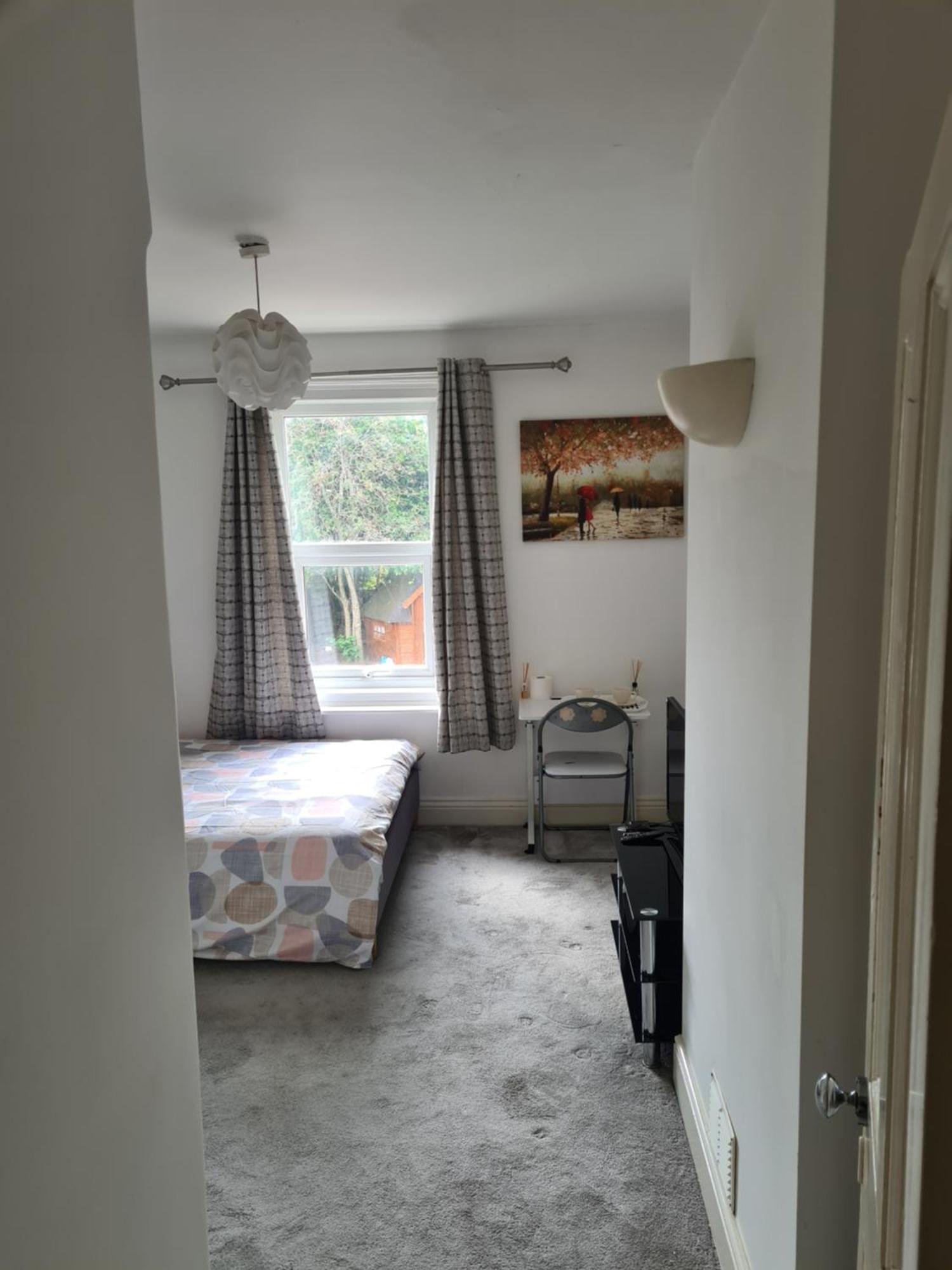 A Private & Beautiful Bedroom With Shared Bathroom In The Heart Of Борнмут Экстерьер фото